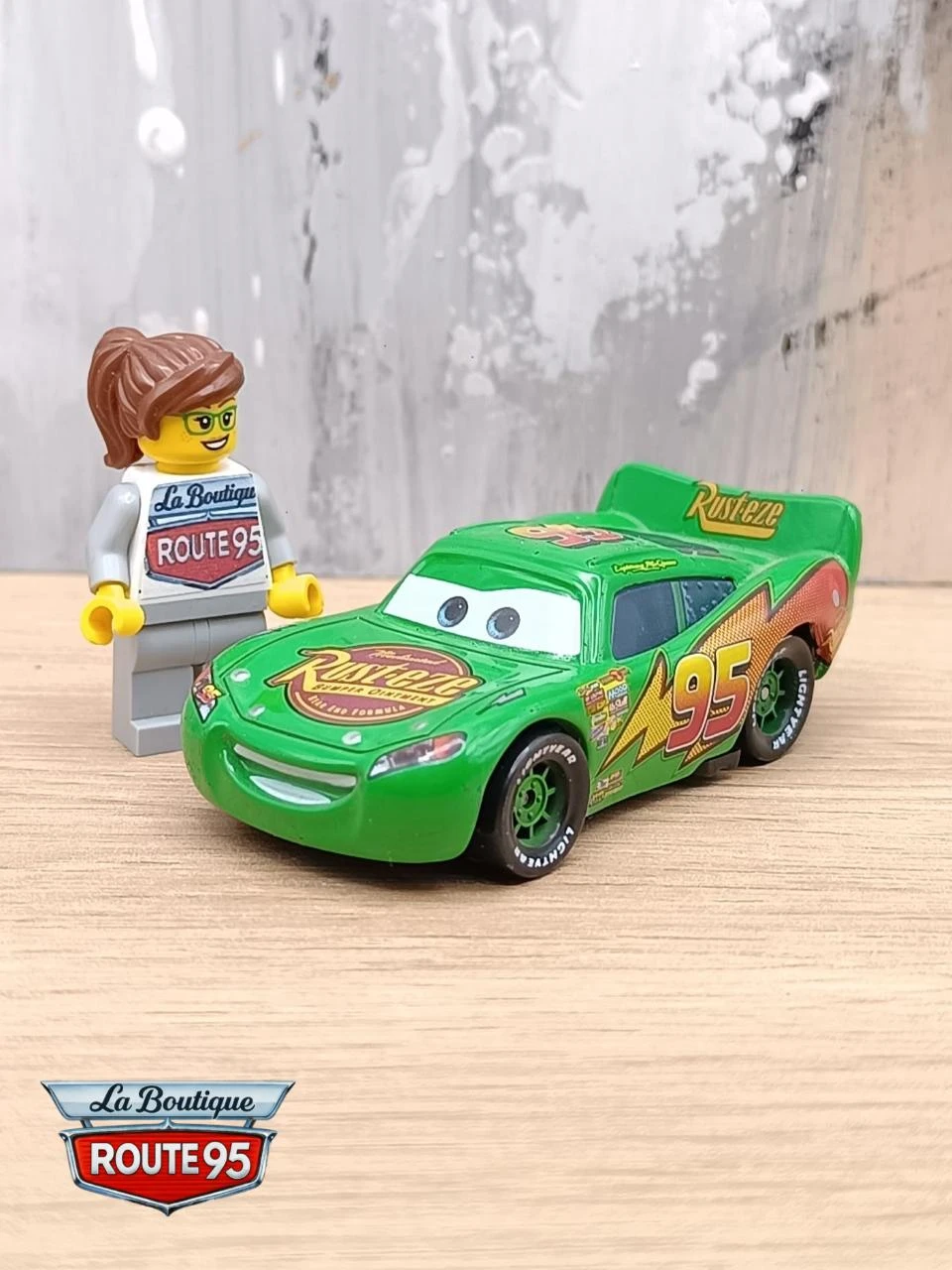 Voiture Cars Flash McQueen - Jouet neuf (CDS05)
